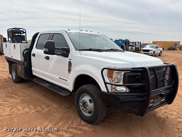 Image of Ford F-350 equipment image 2