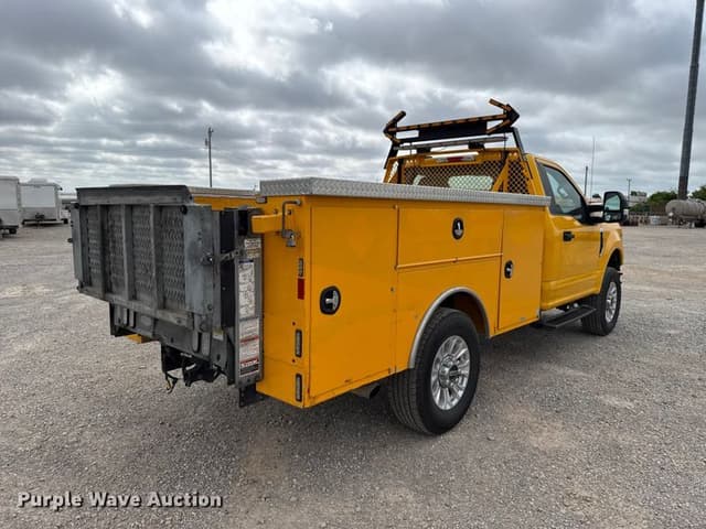 Image of Ford F-350 equipment image 4