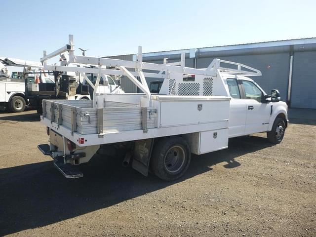 Image of Ford F-350 equipment image 2