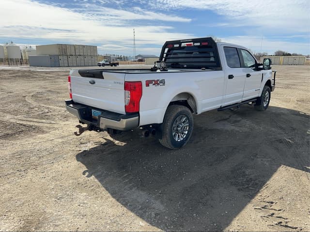 Image of Ford F-350 equipment image 3
