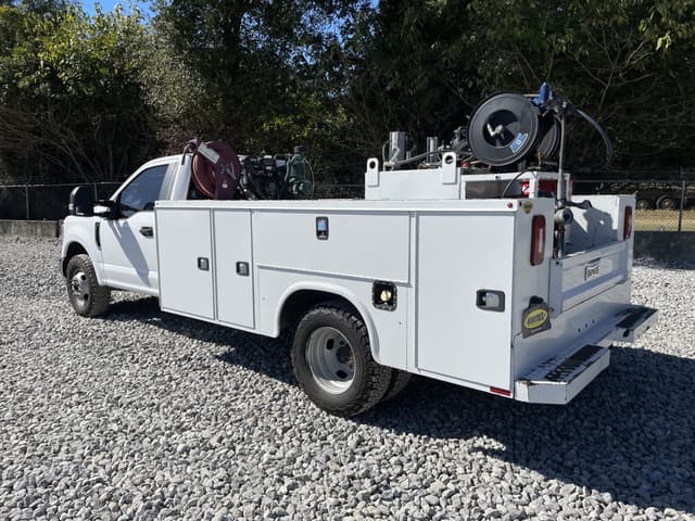 Image of Ford F-350 equipment image 1