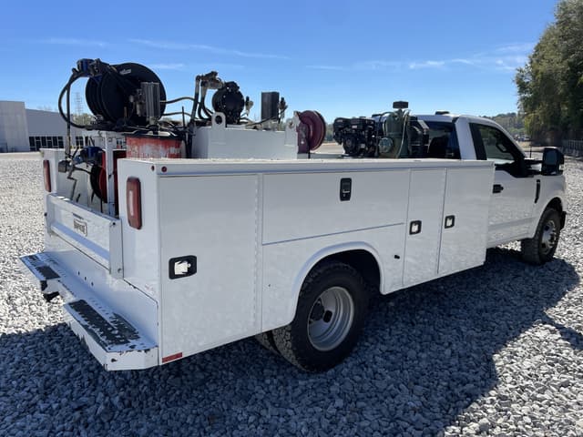 Image of Ford F-350 equipment image 2