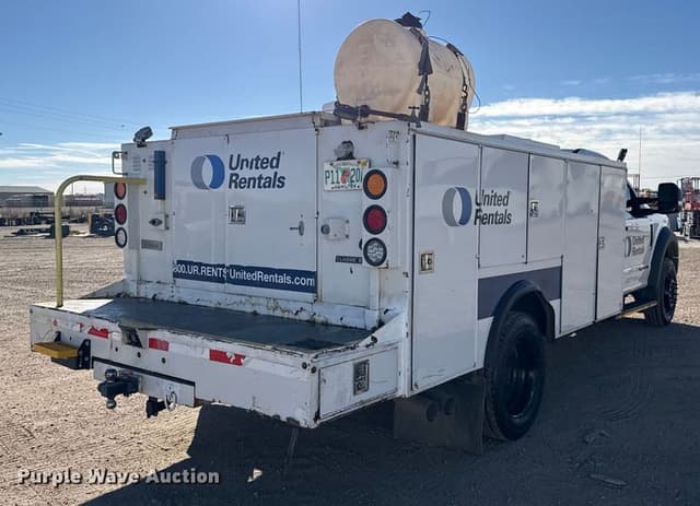 Image of Ford F-550 equipment image 4