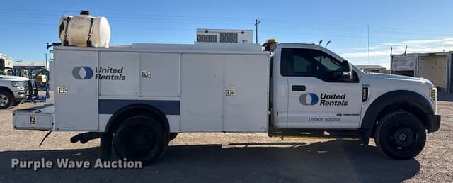 Image of Ford F-550 equipment image 3