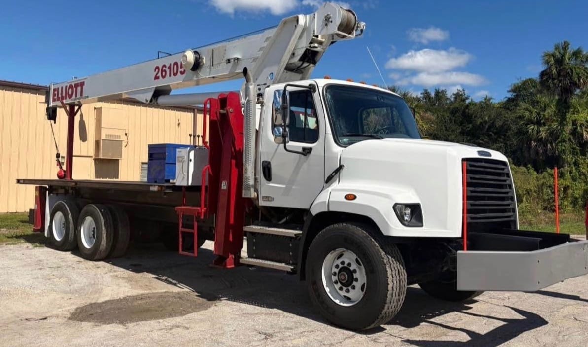 2020 Freightliner 108SD Equipment Image0