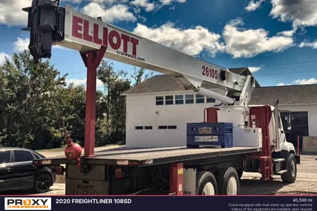 Image of Freightliner 108SD equipment image 2