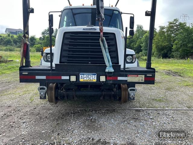 Image of Freightliner 108SD equipment image 2