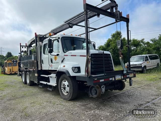 Image of Freightliner 108SD equipment image 3