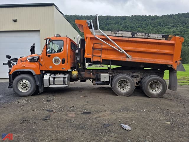 Image of Freightliner 114SD equipment image 1
