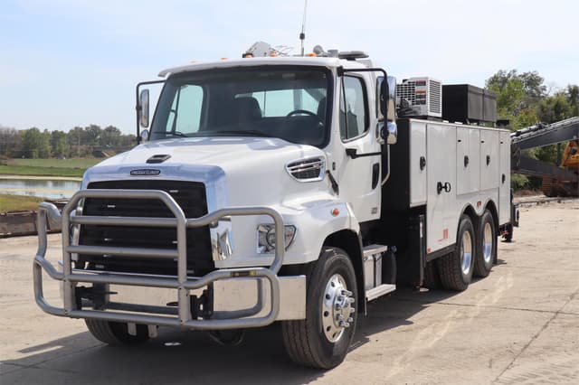 Image of Freightliner 114SD equipment image 1