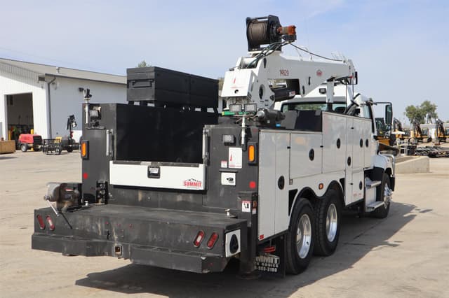 Image of Freightliner 114SD equipment image 4