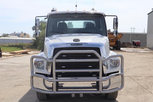 Image of Freightliner 114SD equipment image 2