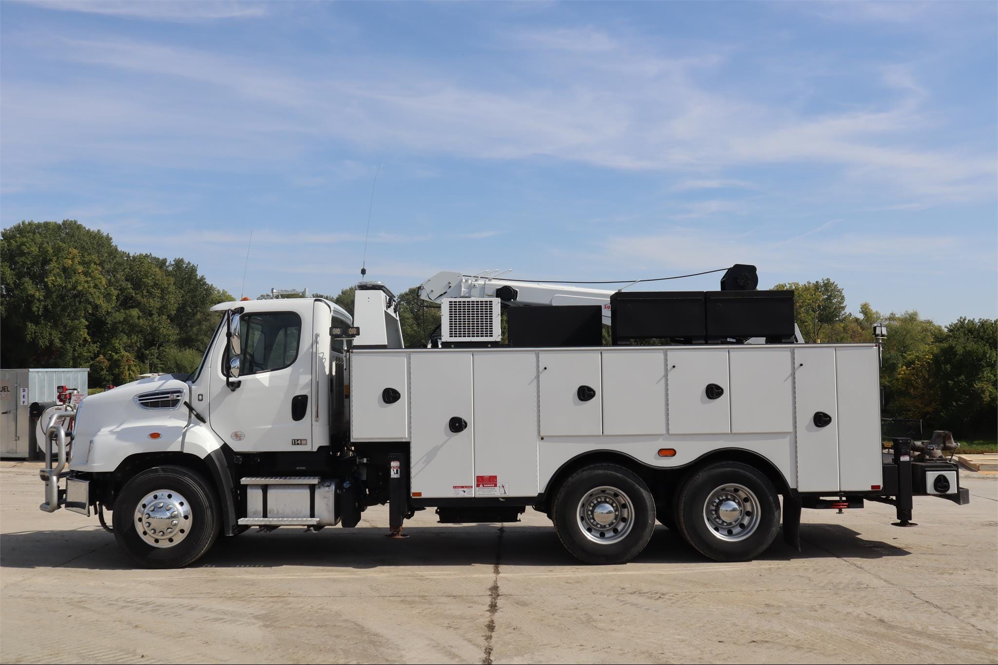 2020 Freightliner 114SD Equipment Image0