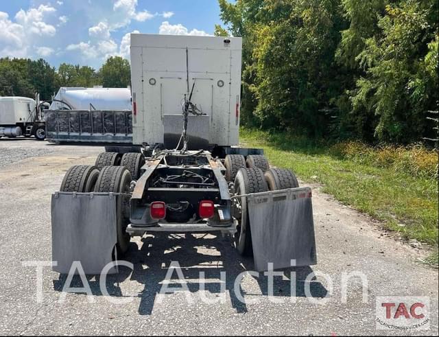 Image of Freightliner 114SD equipment image 2