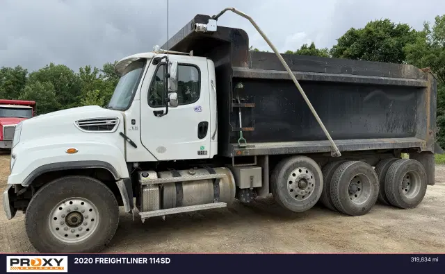 Image of Freightliner 114SD equipment image 1