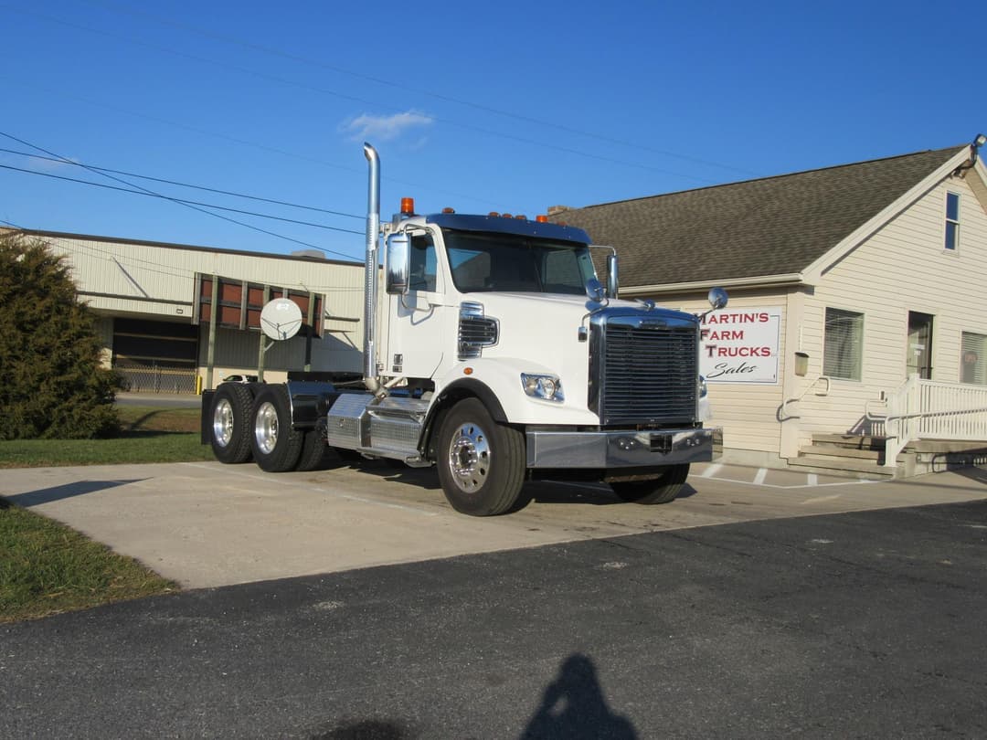 Image of Freightliner 122SD Primary image