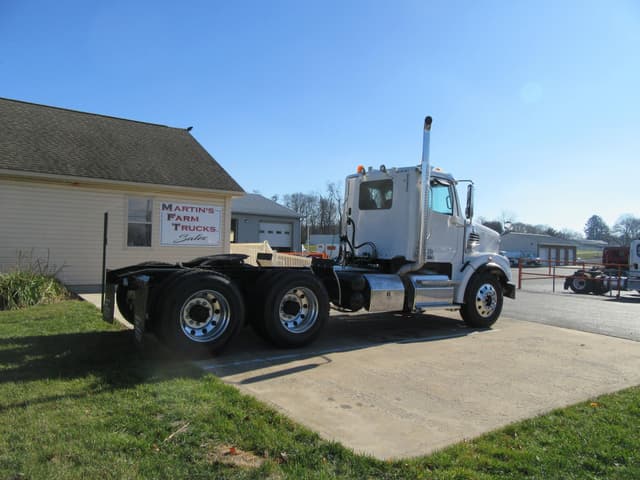 Image of Freightliner 122SD equipment image 4