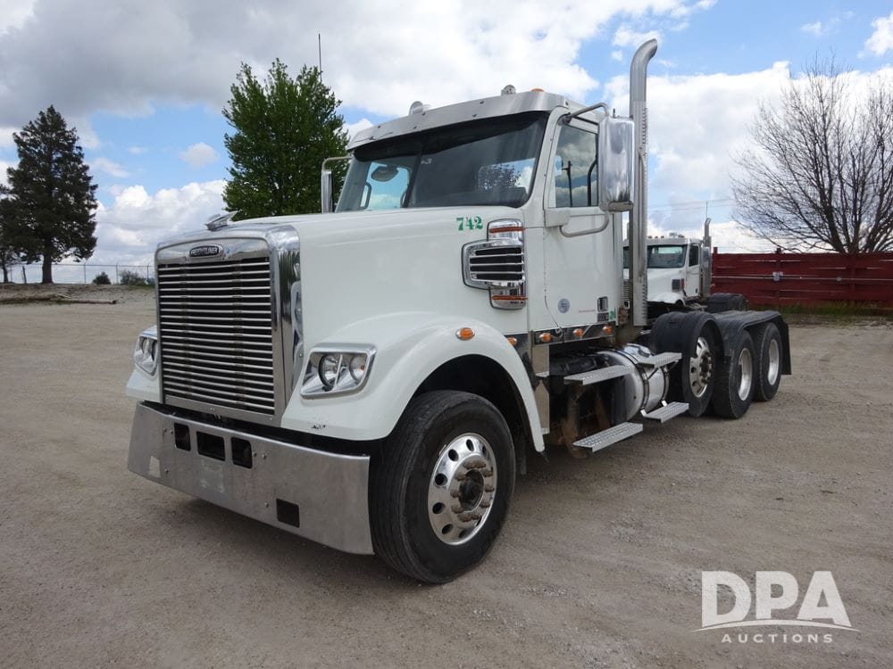 2020 Freightliner 122SD Equipment Image0