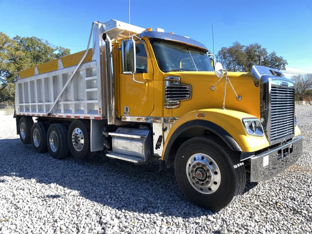 Image of Freightliner 122SD equipment image 3