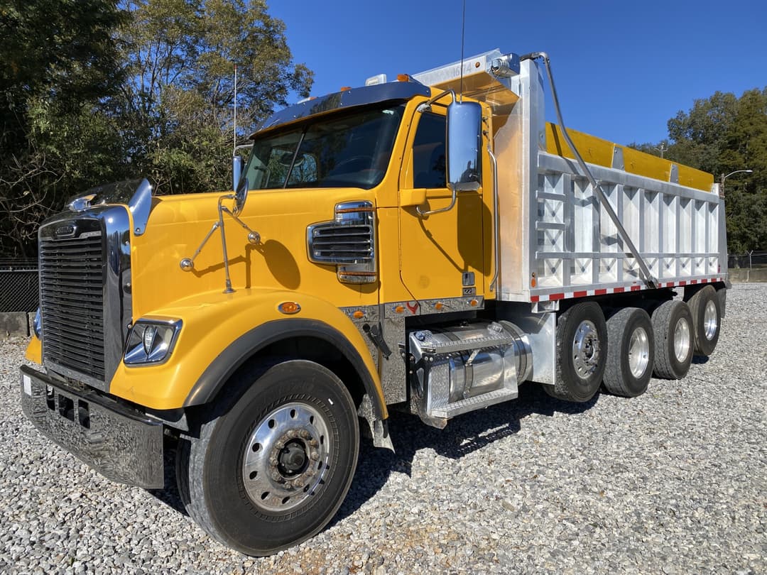 Image of Freightliner 122SD Primary image