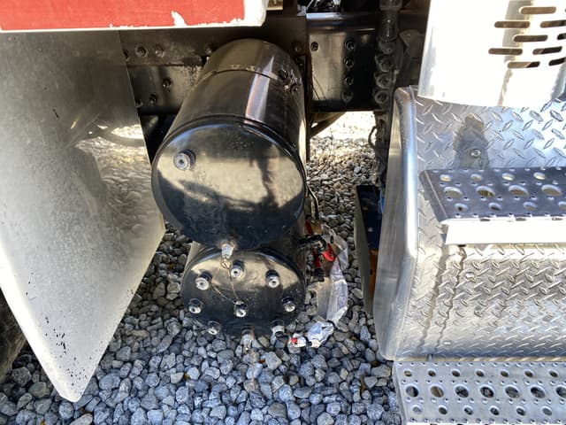 Image of Freightliner 122SD equipment image 4