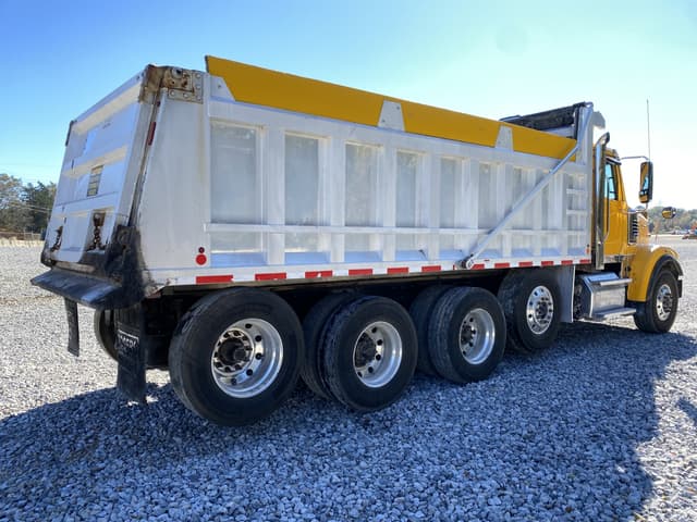 Image of Freightliner 122SD equipment image 2