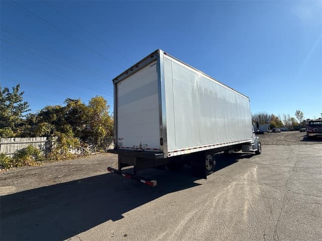 Image of Freightliner Business Class M2 106 equipment image 4