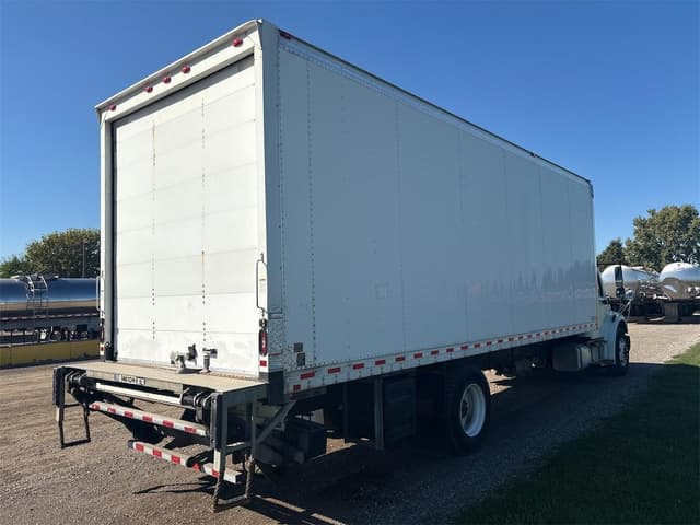 Image of Freightliner Business Class M2 106 equipment image 4