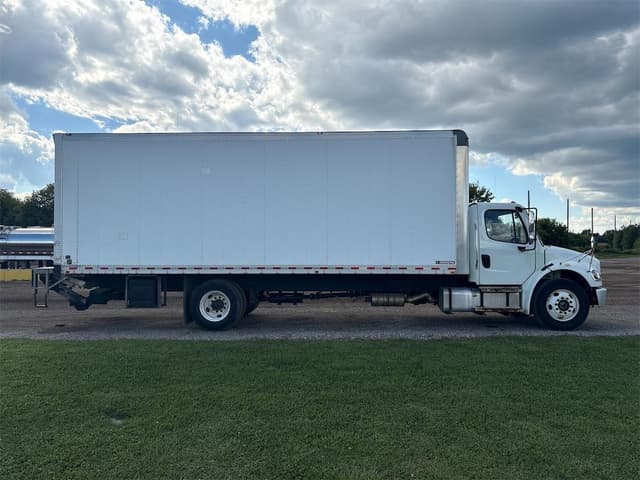 Image of Freightliner Business Class M2 106 equipment image 3