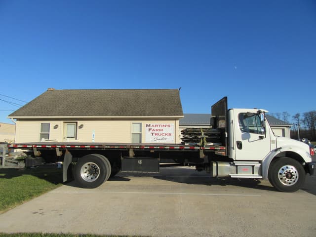 Image of Freightliner Business Class M2 106 equipment image 1