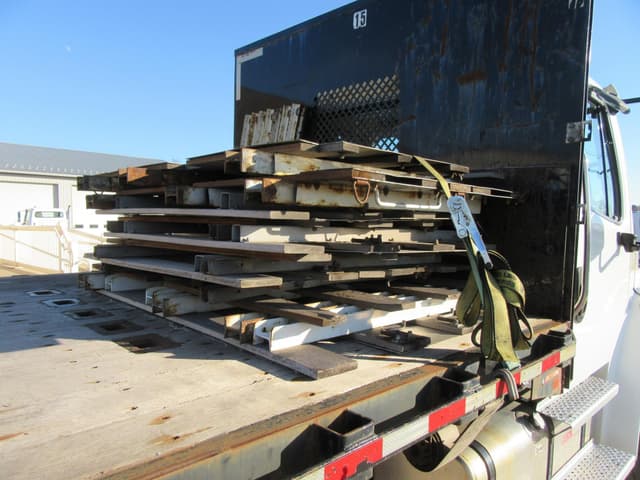 Image of Freightliner Business Class M2 106 equipment image 3