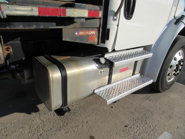 Image of Freightliner Business Class M2 106 equipment image 2