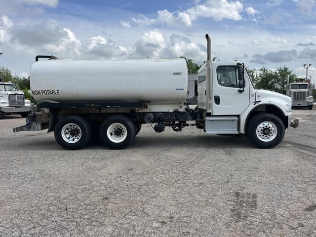 Image of Freightliner Business Class M2 106 equipment image 3