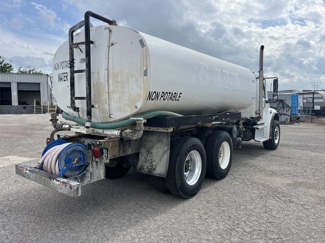 Image of Freightliner Business Class M2 106 equipment image 4