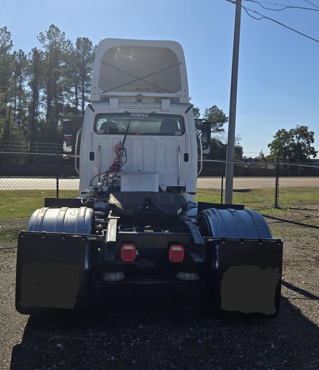 Image of Freightliner Business Class M2 106 equipment image 4