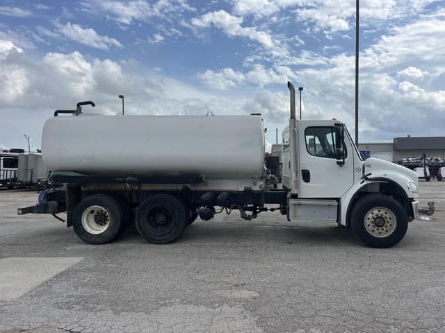 Image of Freightliner Business Class M2 106 equipment image 3