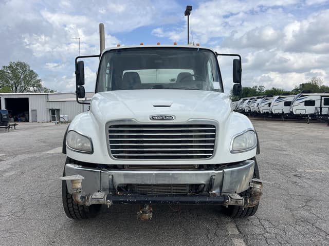 Image of Freightliner Business Class M2 106 equipment image 1