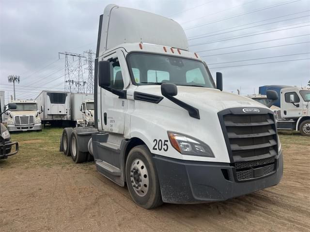 Image of Freightliner Cascadia 113 equipment image 4