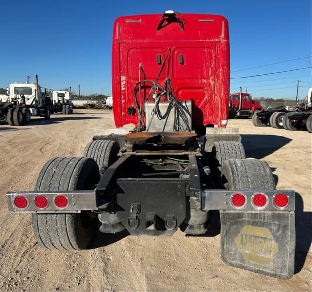 Image of Freightliner Cascadia 113 equipment image 4