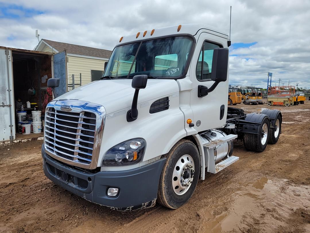 Image of Freightliner Cascadia 113 Primary image
