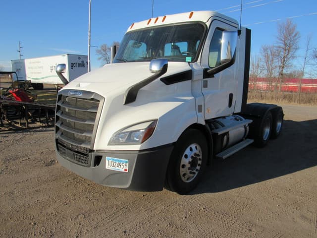 Image of Freightliner Cascadia 116 equipment image 1