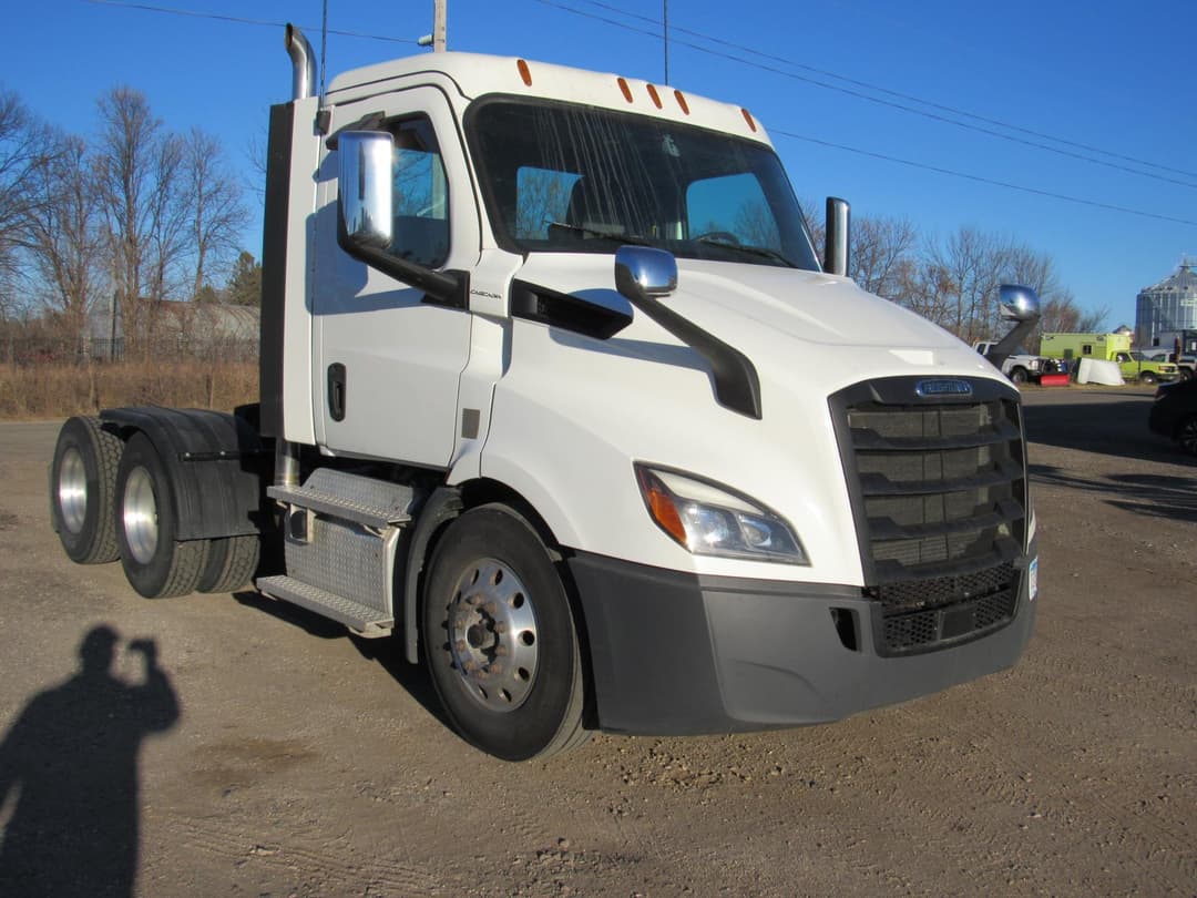 Image of Freightliner Cascadia 116 Primary image