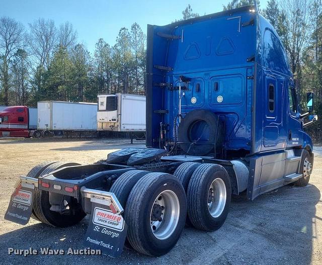 Image of Freightliner Cascadia 116 equipment image 4