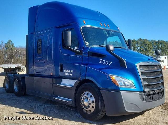 Image of Freightliner Cascadia 116 equipment image 2