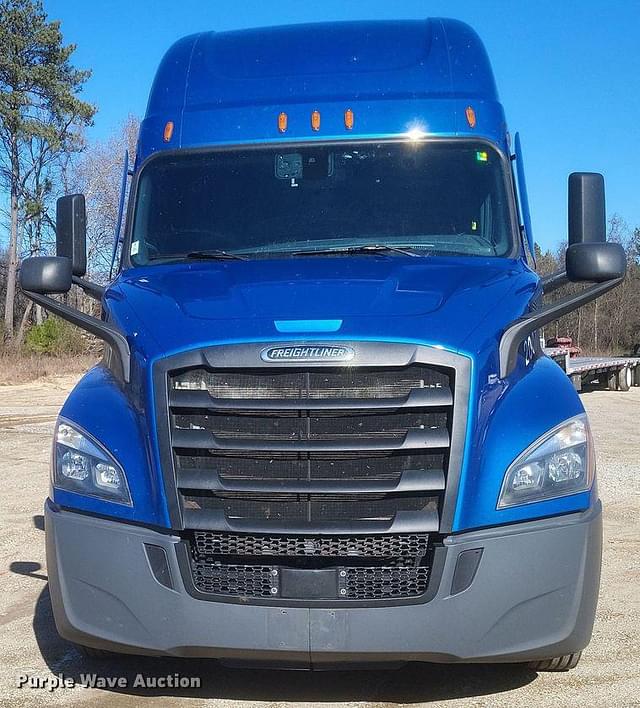 Image of Freightliner Cascadia 116 equipment image 1