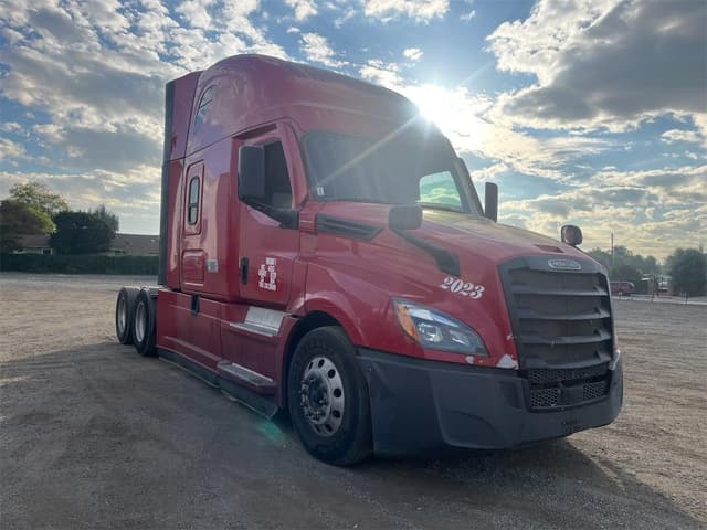 Image of Freightliner Cascadia 125 equipment image 2