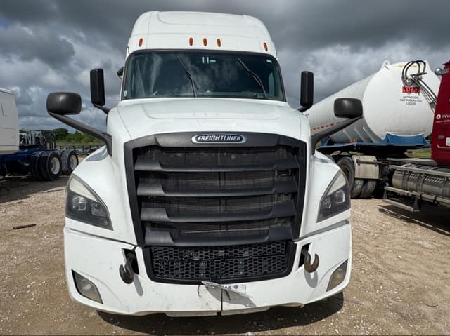 Image of Freightliner Cascadia 126 equipment image 1