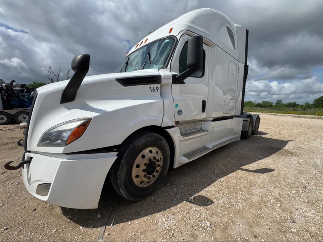 Image of Freightliner Cascadia 126 Primary image