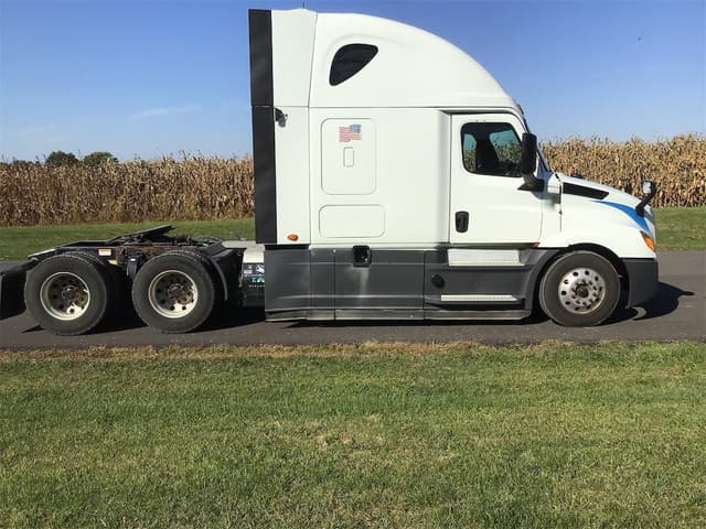 Image of Freightliner Cascadia 126 equipment image 3