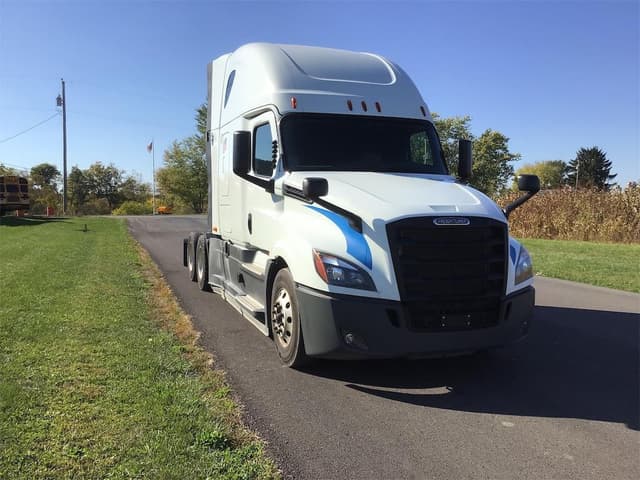 Image of Freightliner Cascadia 126 equipment image 2
